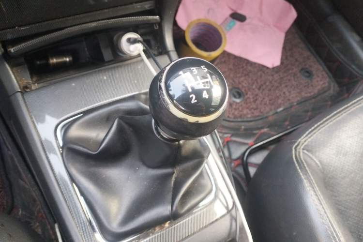 Used Mitsubishi Lancer EX 2012 Chasing Edition 1.8L Manual Luxury Model Gear Lever
