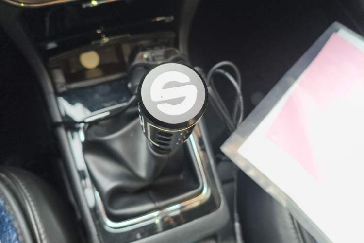 Used Mitsubishi Lancer EX 2012 Chasing Edition 1.8L Manual Luxury Model Gear Lever