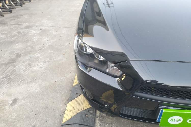 Used Mitsubishi Lancer EX 2012 Chasing Edition 1.8L Manual Luxury Model Right Front Headlight