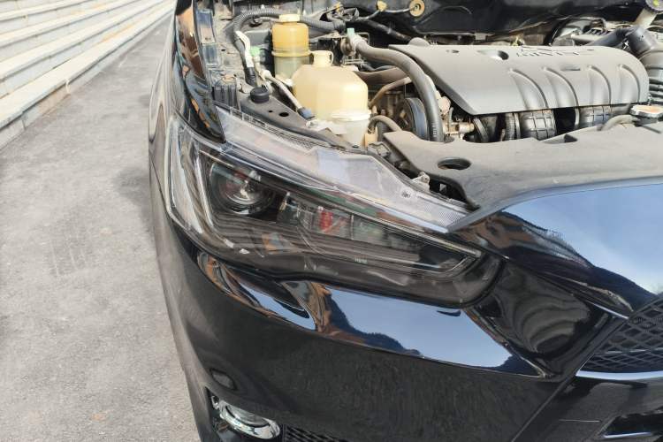 Used Mitsubishi Lancer EX 2012 Chasing Edition 1.8L Manual Luxury Model Right Front Headlight