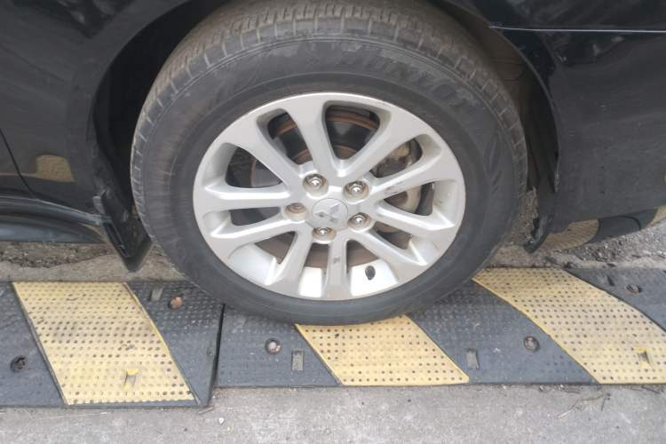 Used Mitsubishi Lancer EX 2012 Chasing Edition 1.8L Manual Luxury Model Right Front Wheel Hub