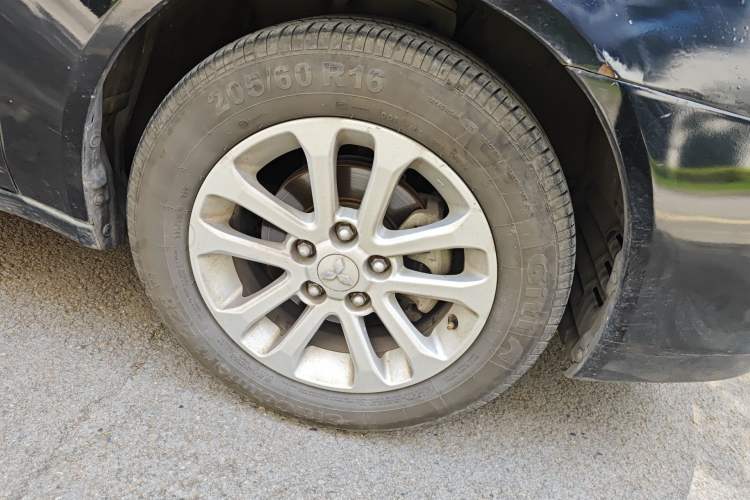 Used Mitsubishi Lancer EX 2012 Fashion Edition 1.8L CVT Comfort Version Right Front Wheel Hub
