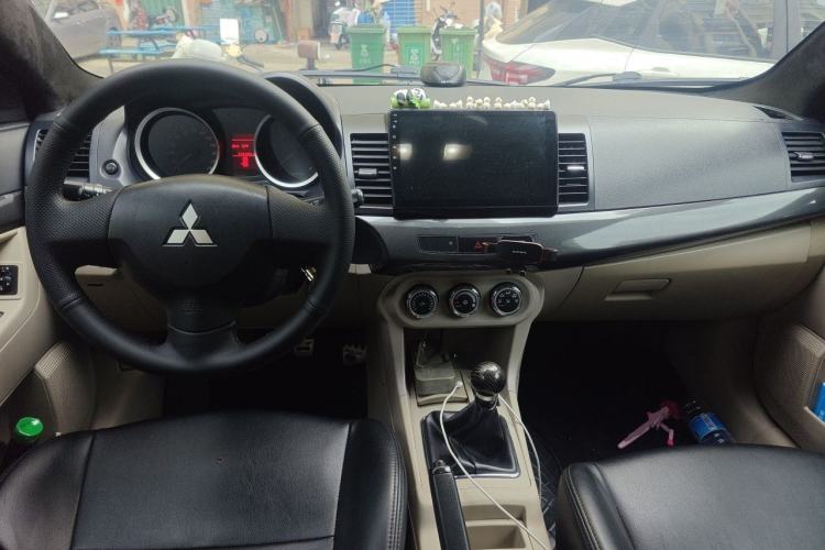 Used Mitsubishi Lancer EX 2012 Fashion Edition 1.8L Manual Comfort Version Center Console