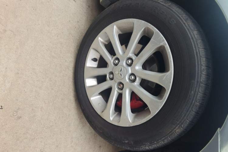 Used Mitsubishi Lancer EX 2012 Fashion Edition 1.8L Manual Comfort Version Right Front Wheel Hub