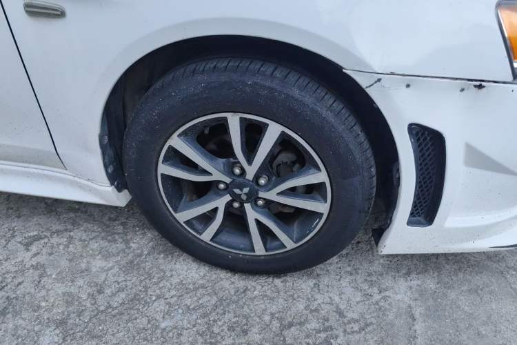 Used Mitsubishi Lancer EX 2012 Chasing Edition 1.8L CVT Luxury Model Right Front Wheel Hub