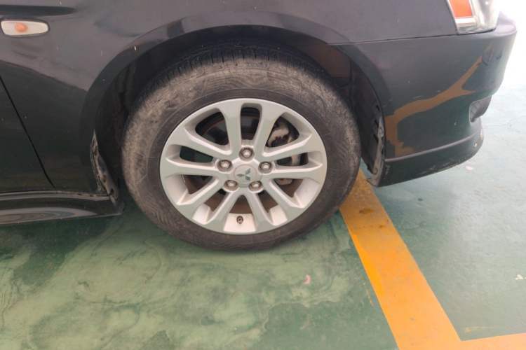 Used Mitsubishi Lancer EX 2012 Chasing Edition 1.8L CVT Luxury Model Right Front Wheel Hub