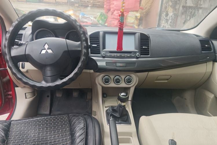 Used Mitsubishi Lancer EX 2012 Fashion Edition 1.8L Manual Comfort Version Center Console