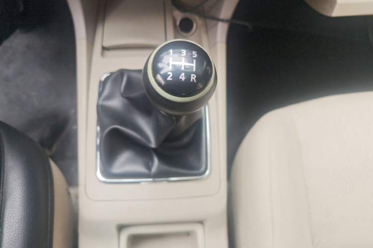 Used Mitsubishi Lancer EX 2012 Fashion Edition 1.8L Manual Comfort Version Gear Lever