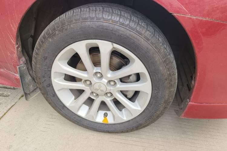 Used Mitsubishi Lancer EX 2012 1.8L Manual Charm Edition Right Front Wheel Hub
