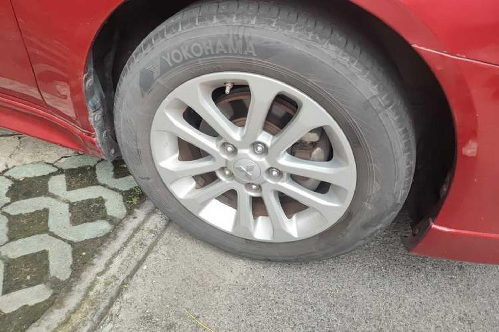 Used Mitsubishi Lancer EX 2012 Chasing Edition 1.8L Manual Luxury Model Right Front Wheel Hub