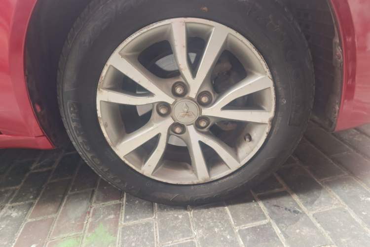 Used Mitsubishi Lancer EX 2012 Fashion Edition 1.8L Manual Comfort Version Right Front Wheel Hub