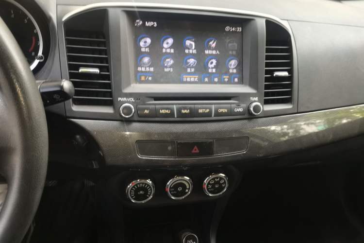 Used Mitsubishi Lancer EX 2012 Xinyuan Edition 2.0L Manual Comfort Model Audio And AC Panel