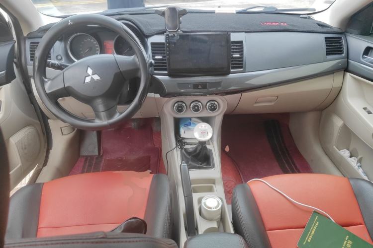 Used Mitsubishi Lancer EX 2012 Fashion Edition 1.8L Manual Comfort Version Center Console