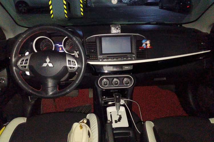 Used Mitsubishi Lancer EX 2012 Classic 2.0L CVT Black & White Edition Center Console