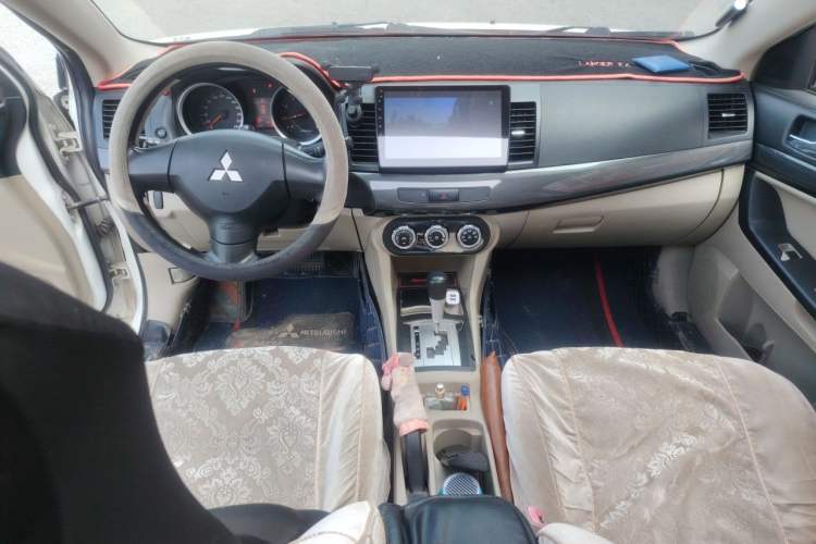 Used Mitsubishi Lancer EX 2012 Fashion Edition 1.8L CVT Comfort Version Center Console