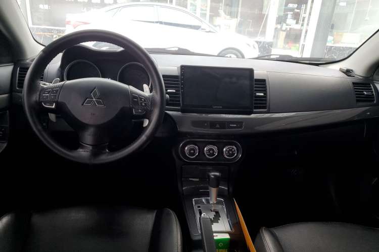 Used Mitsubishi Lancer EX 2012 Xiali Edition 2.0L CVT Flagship Model Center Console