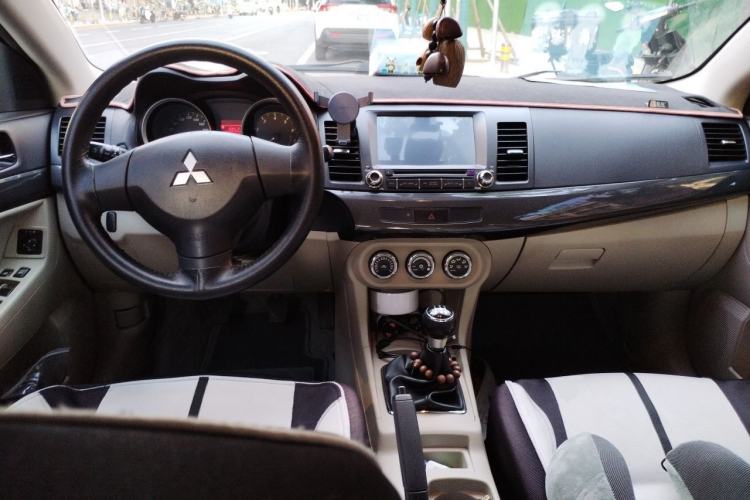 Used Mitsubishi Lancer EX 2012 Fashion Edition 1.8L Manual Comfort Version Center Console