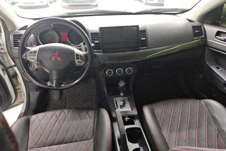 Used Mitsubishi Lancer EX 2012 Fashion Edition 1.8L CVT Comfort Version Center Console