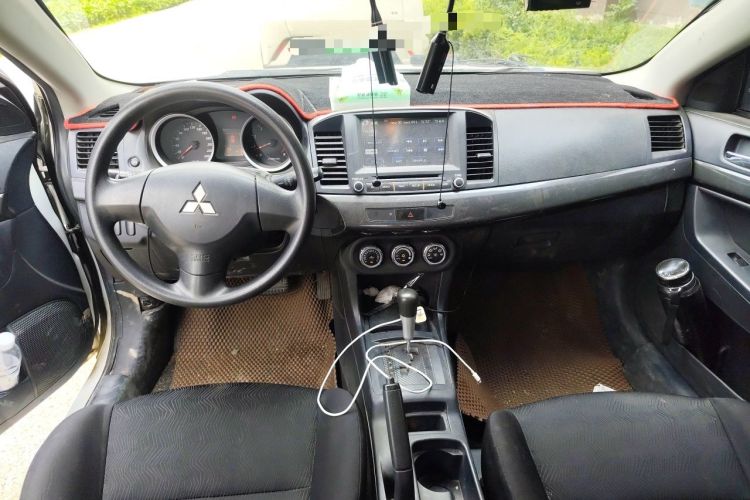 Used Mitsubishi Lancer EX 2012 Fashion Edition 1.8L CVT Comfort Version Center Console