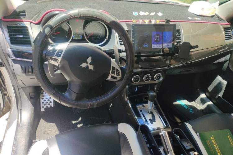 Used Mitsubishi Lancer EX 2012 Chasing Edition 1.8L CVT Luxury Model Center Console