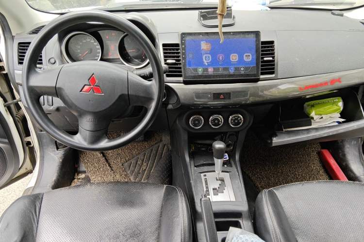 Used Mitsubishi Lancer EX 2012 Fashion Edition 1.8L CVT Comfort Version Center Console