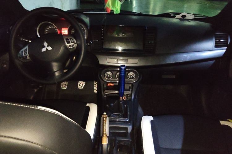 Used Mitsubishi Lancer EX 2012 Fashion Edition 1.8L Manual Comfort Version Center Console