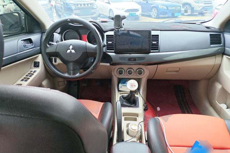 Used Mitsubishi Lancer EX 2012 Fashion Edition 1.8L Manual Comfort Version Center Console