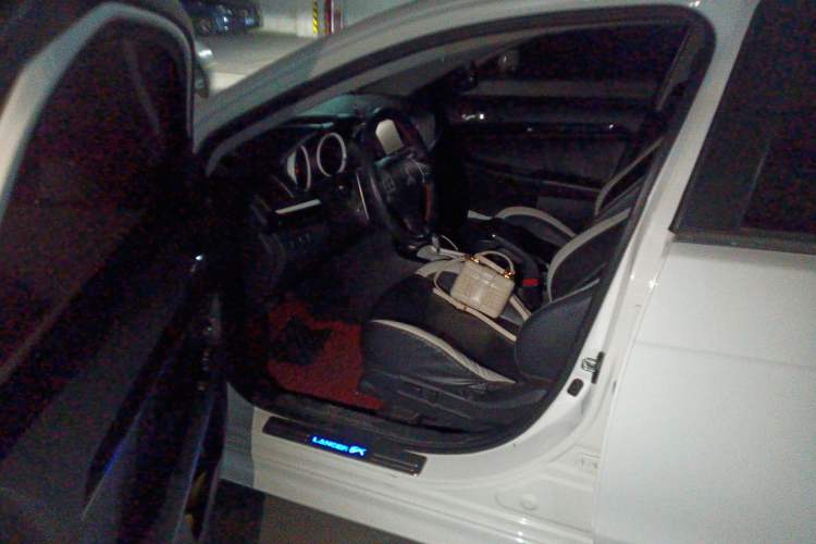 Used Mitsubishi Lancer EX 2012 Classic 2.0L CVT Black & White Edition Driver Seat