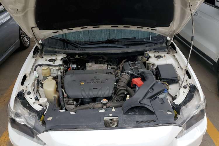 Used Mitsubishi Lancer EX 2012 Xiali Edition 2.0L CVT Flagship Model Engine Bay