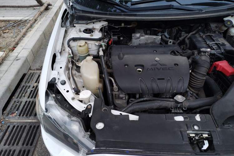 Used Mitsubishi Lancer EX 2012 Fashion Edition 1.8L Manual Comfort Version Engine Bay Right
