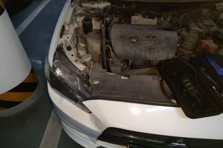 Used Mitsubishi Lancer EX 2012 Classic 1.8L CVT Black-and-White Edition Engine Bay Right