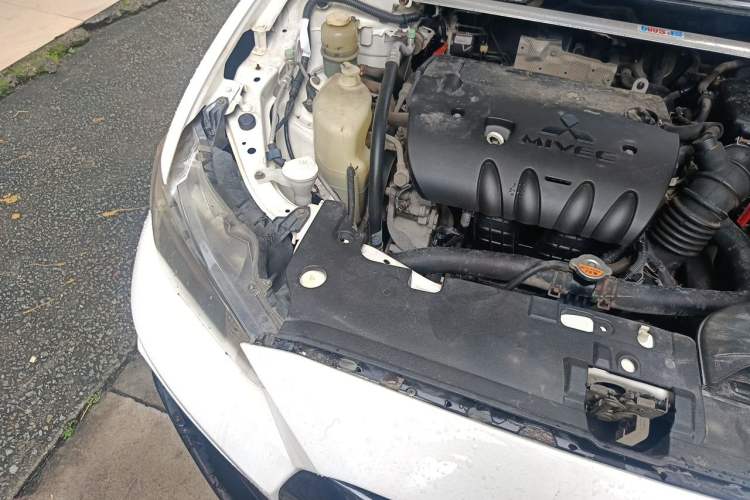 Used Mitsubishi Lancer EX 2012 Xinyuan Edition 2.0L Manual Comfort Model Engine Bay Right