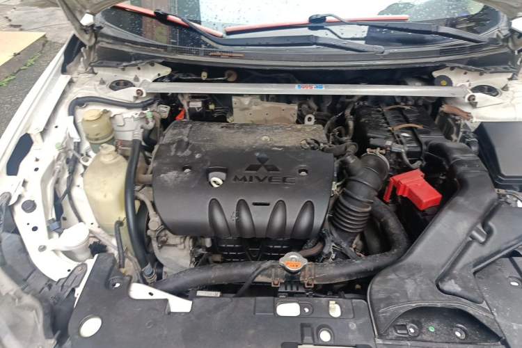 Used Mitsubishi Lancer EX 2012 Xinyuan Edition 2.0L Manual Comfort Model Engine Bay
