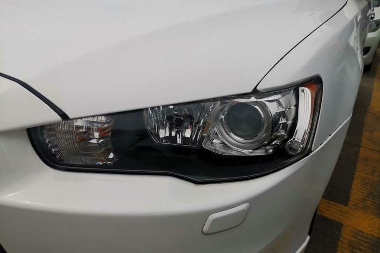 Used Mitsubishi Lancer EX 2012 Classic 2.0L CVT Black & White Edition Exterior 4