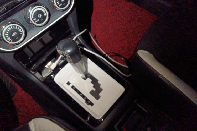 Used Mitsubishi Lancer EX 2012 Classic 2.0L CVT Black & White Edition Gear Lever