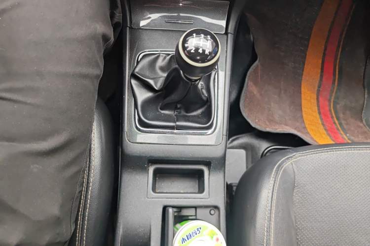 Used Mitsubishi Lancer EX 2012 Chasing Edition 1.8L Manual Luxury Model Gear Lever