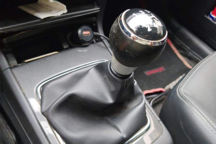 Used Mitsubishi Lancer EX 2012 Chasing Edition 1.8L Manual Luxury Model Gear Lever