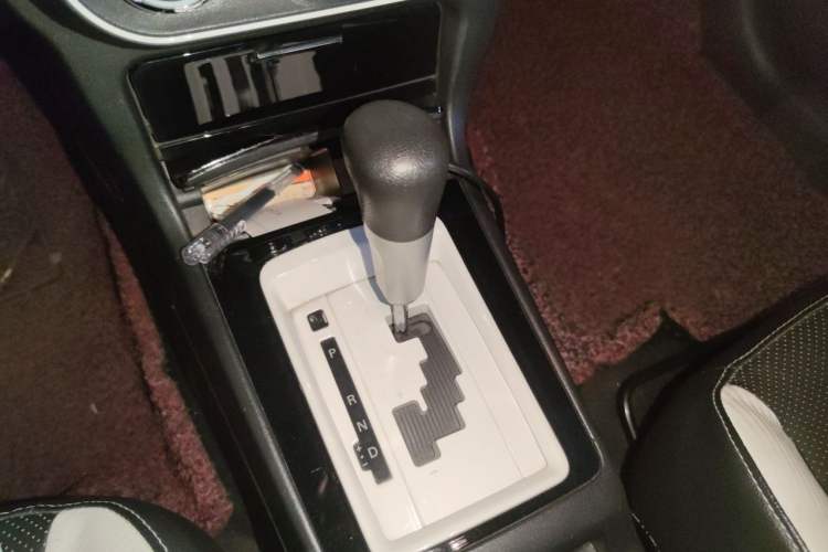 Used Mitsubishi Lancer EX 2012 Classic 1.8L CVT Black-and-White Edition Gear Lever