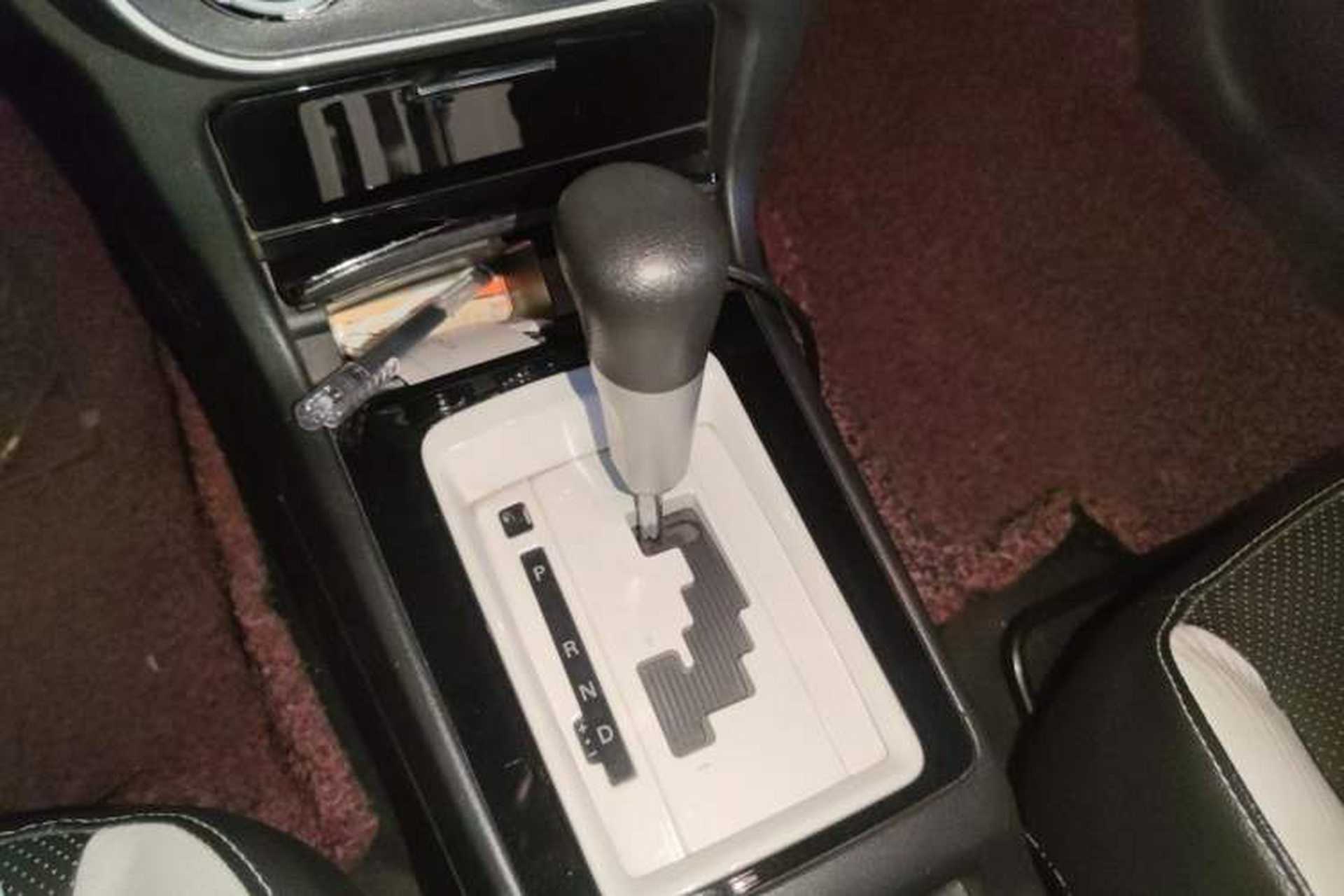 Used Mitsubishi Lancer EX 2012 Classic 1.8L CVT Black-and-White Edition Gear Lever