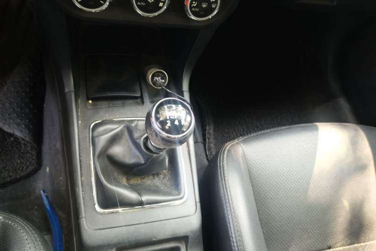 Used Mitsubishi Lancer EX 2012 Xinyuan Edition 2.0L Manual Comfort Model Gear Lever