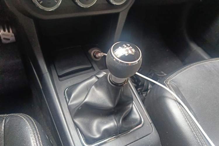 Used Mitsubishi Lancer EX 2012 Xinyuan Edition 2.0L Manual Comfort Model Gear Lever