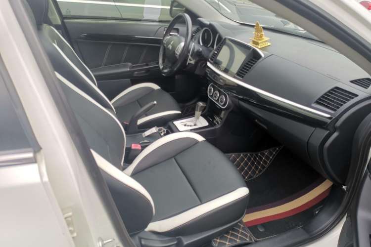 Used Mitsubishi Lancer EX 2012 Classic 2.0L CVT Black & White Edition Interior 8
