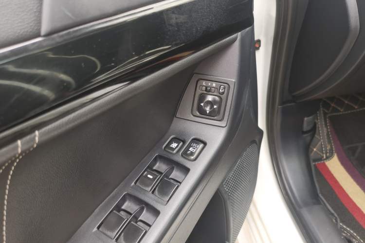 Used Mitsubishi Lancer EX 2012 Classic 2.0L CVT Black & White Edition Interior 9