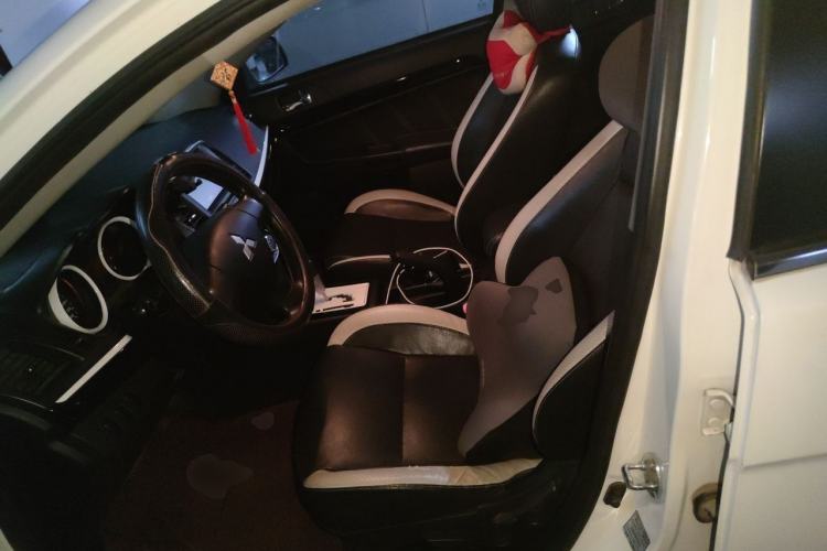 Used Mitsubishi Lancer EX 2012 Classic 1.8L CVT Black-and-White Edition Left Front Seat