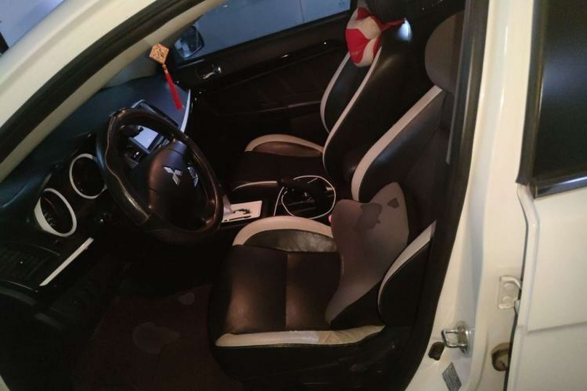 Used Mitsubishi Lancer EX 2012 Classic 1.8L CVT Black-and-White Edition Left Front Seat