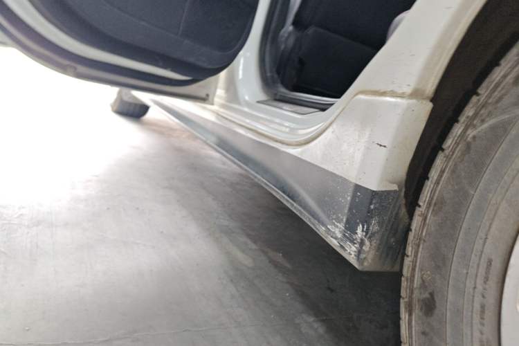 Used Mitsubishi Lancer EX 2012 Fashion Edition 1.8L CVT Comfort Version Left Side Sill