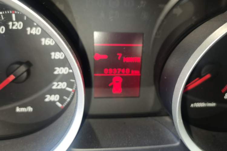 Used Mitsubishi Lancer EX 2012 Xinyuan Edition 2.0L Manual Comfort Model Odometer Close Up