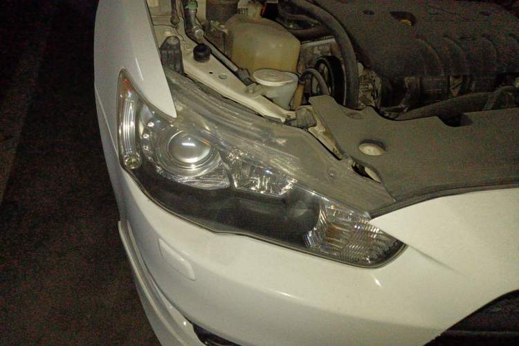 Used Mitsubishi Lancer EX 2012 Classic 2.0L CVT Black & White Edition Right Front Headlight