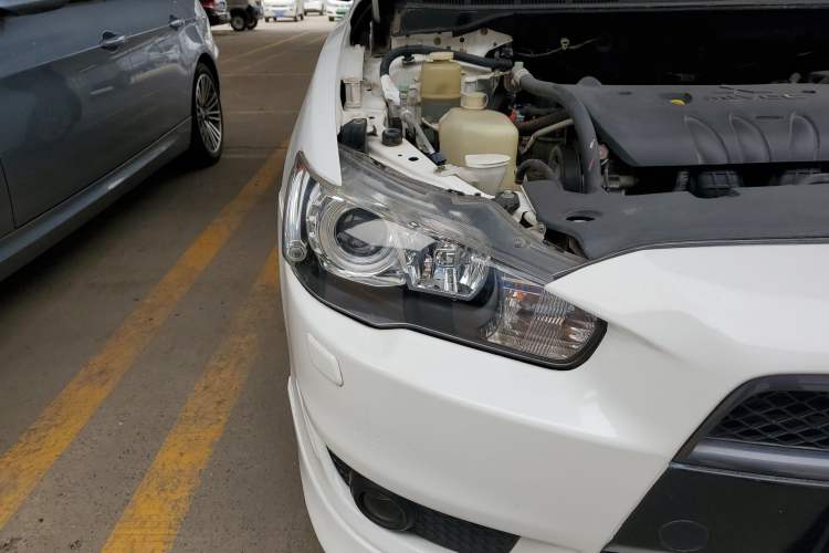 Used Mitsubishi Lancer EX 2012 Xiali Edition 2.0L CVT Flagship Model Right Front Headlight
