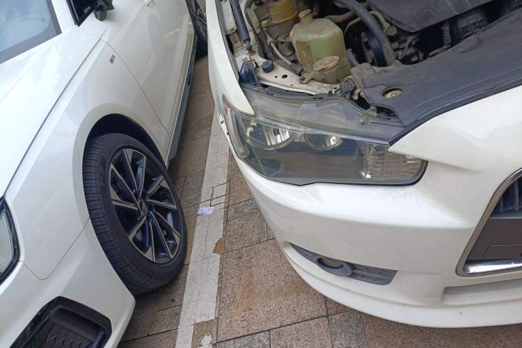 Used Mitsubishi Lancer EX 2012 Chasing Edition 1.8L CVT Luxury Model Right Front Headlight